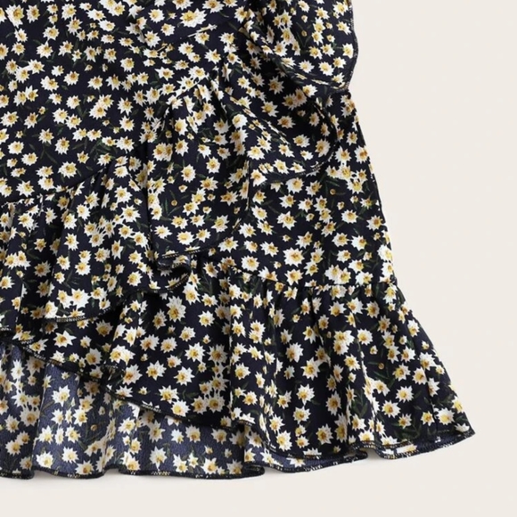 NEW SHEIN plus Ditsy floral print set - Picture 3 of 4